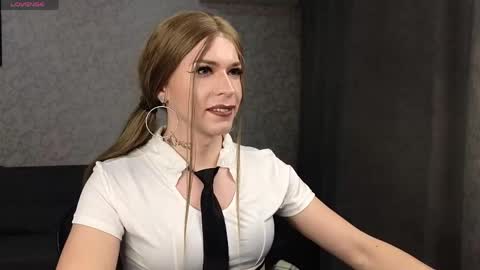 Snapshot of anna_inheart chatting on 05-14-26, 10:16 Anna online show from 05-14-26, 10:16