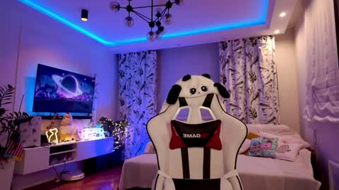 Anna online show from 04-12-26, 02:27