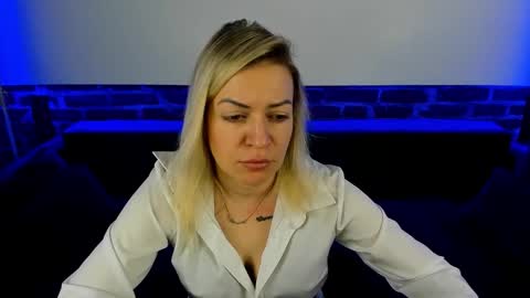 anna_snow9 online show from 10-23-25, 05:40