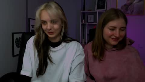 Snapshot of anna_sunshines chatting on 12-17-24, 11:06 Anna pvt is open online show from 12-17-24, 11:06