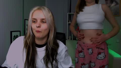 Snapshot of anna_sunshines chatting on 12-17-24, 02:11 Anna pvt is open online show from 12-17-24, 02:11