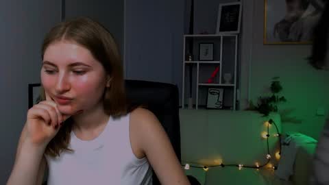 Snapshot of anna_sunshines chatting on 12-17-24, 05:15 Anna pvt is open online show from 12-17-24, 05:15