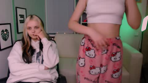 Snapshot of anna_sunshines chatting on 12-24-24, 06:06 Anna pvt is open online show from 12-24-24, 06:06