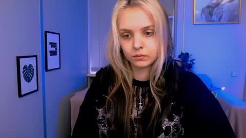 Snapshot of anna_sunshines chatting on 01-07-25, 10:32 Anna pvt is open online show from 01-07-25, 10:32