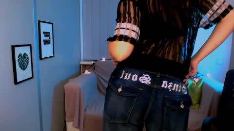 Snapshot of anna_sunshines chatting on 01-07-25, 01:35 Anna pvt is open online show from 01-07-25, 01:35