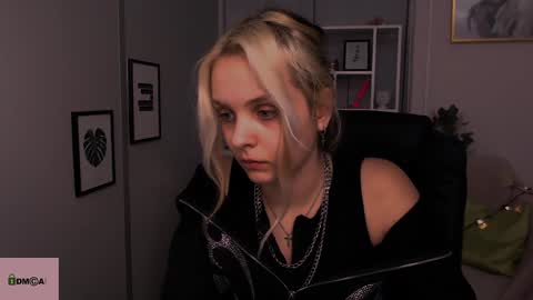 Snapshot of anna_sunshines chatting on 01-08-25, 02:03 Anna pvt is open online show from 01-08-25, 02:03