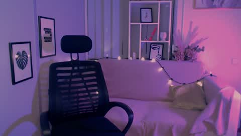 Snapshot of anna_sunshines chatting on 01-10-25, 11:29 Anna pvt is open online show from 01-10-25, 11:29