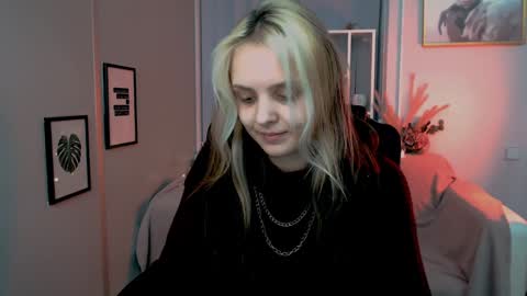 Snapshot of anna_sunshines chatting on 01-13-25, 01:17 Anna pvt is open online show from 01-13-25, 01:17