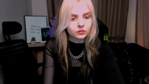 Snapshot of anna_sunshines chatting on 01-20-25, 02:25 Anna pvt is open online show from 01-20-25, 02:25