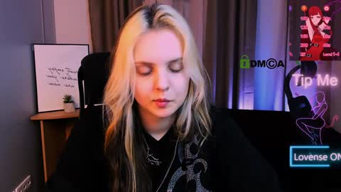 Snapshot of anna_sunshines chatting on 01-28-25, 02:21 Anna pvt is open online show from 01-28-25, 02:21