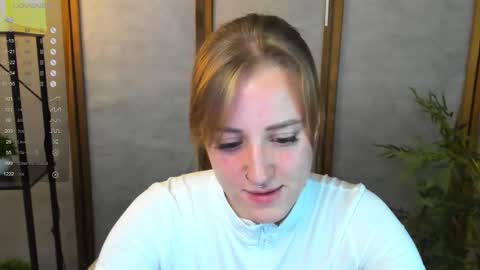 Snapshot of annagrees1 chatting on 10-13-25, 02:44 annagrees1 online show from 10-13-25, 02:44