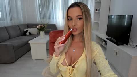 annaise  online show from 09-11-25, 10:15