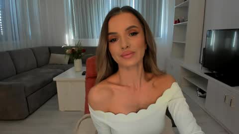 annaise  online show from 04-25-26, 09:23