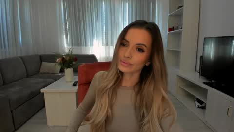 annaise  online show from 04-26-26, 08:45