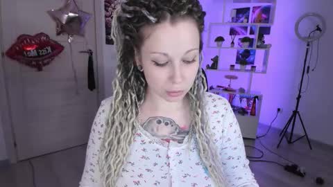 Anna online show from 10-31-25, 02:45