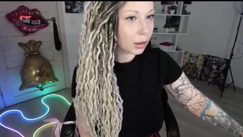 Snapshot of annanebula chatting on 05-14-26, 01:23 Anna online show from 05-14-26, 01:23
