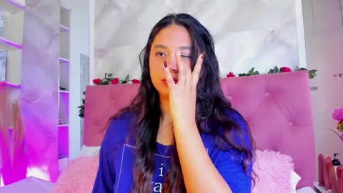 Snapshot of annaqueen_ chatting on 11-18-25, 04:44 Anna online show from 11-18-25, 04:44