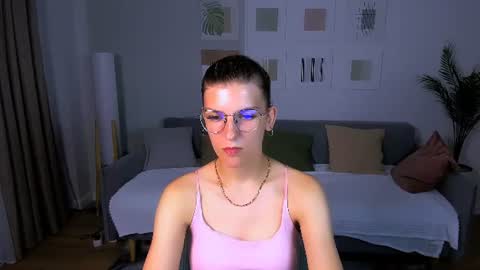 Snapshot of annathorne chatting on 06-22-26, 04:20 Im Anna online show from 06-22-26, 04:20