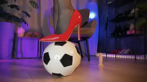 Snapshot of annatrueno chatting on 07-19-26, 04:54 Anna online show from 07-19-26, 04:54