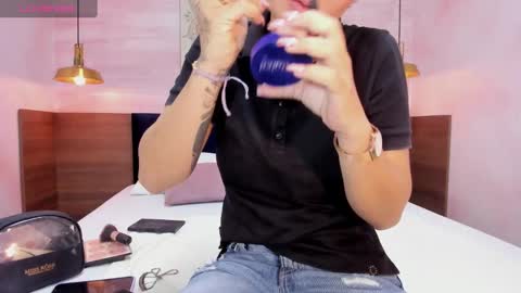 Snapshot of annedixie chatting on 01-18-25, 03:09 Anne online show from 01-18-25, 03:09