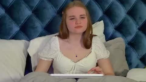 Snapshot of annetbennette chatting on 06-26-26, 05:45 AnnetBennette online show from 06-26-26, 05:45