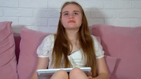 Snapshot of annetbennette chatting on 07-15-26, 05:02 AnnetBennette online show from 07-15-26, 05:02