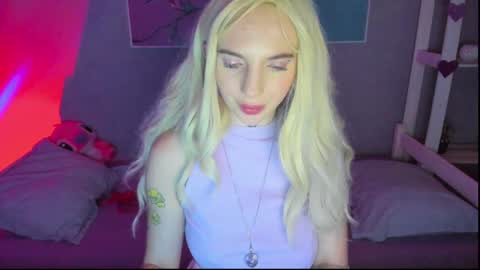 Snapshot of annetenet chatting on 01-28-25, 10:34 Annet online show from 01-28-25, 10:34