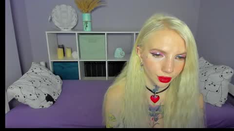 Snapshot of annetenet chatting on 02-14-25, 10:28 Annet online show from 02-14-25, 10:28