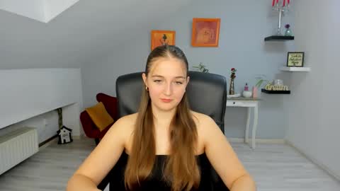 annewilsonn online show from 11-05-25, 12:05