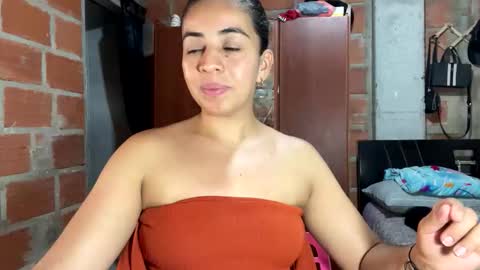 Snapshot of anngela01 chatting on 10-06-25, 05:16 anngela online show from 10-06-25, 05:16
