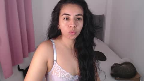 Snapshot of anngela01 chatting on 10-17-25, 01:20 anngela online show from 10-17-25, 01:20
