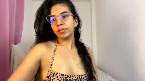 Snapshot of anngela01 chatting on 11-06-25, 04:24 anngela online show from 11-06-25, 04:24