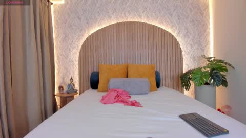 Annhya  online show from 10-23-25, 04:12