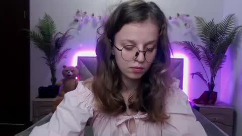 Snapshot of annibrownss chatting on 07-20-26, 10:39 Anni online show from 07-20-26, 10:39