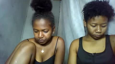 Snapshot of annick98 chatting on 02-10-26, 10:52 annick98 online show from 02-10-26, 10:52