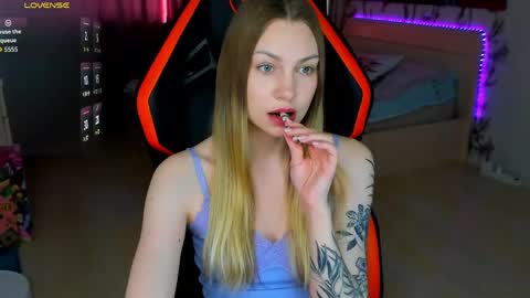 Snapshot of annie69kiss chatting on 05-10-26, 04:06 Annie online show from 05-10-26, 04:06