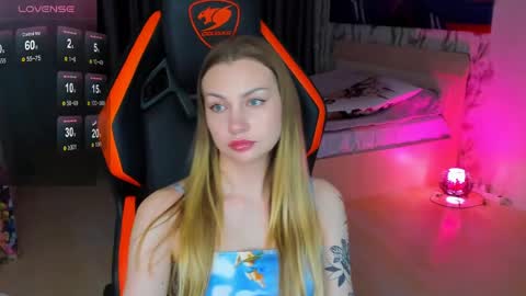 Snapshot of annie69kiss chatting on 05-25-26, 10:38 Annie online show from 05-25-26, 10:38
