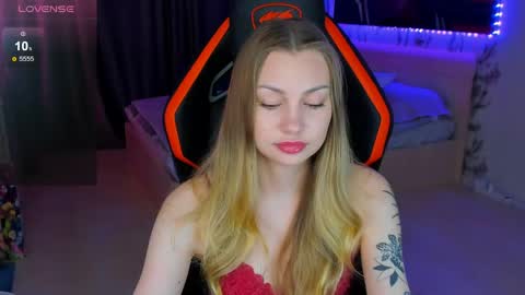 Snapshot of annie69kiss chatting on 05-30-26, 01:14 Annie online show from 05-30-26, 01:14