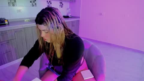 Snapshot of annie_andrade1 chatting on 03-08-25, 07:38 annie online show from 03-08-25, 07:38