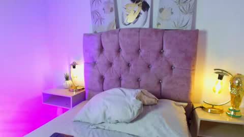 Snapshot of annie_bonnie_ chatting on 06-22-26, 12:02 Annie Bonnie online show from 06-22-26, 12:02