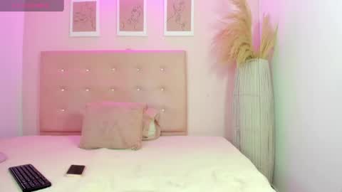 annie_dolce_ online show from 06-01-26, 12:07