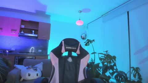 Snapshot of annie_gr chatting on 10-28-25, 01:09 annie online show from 10-28-25, 01:09