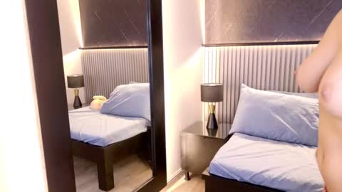 ANNIE HAWK online show from 03-28-26, 10:04