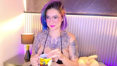 ANNIE HAWK online show from 07-17-26, 08:32
