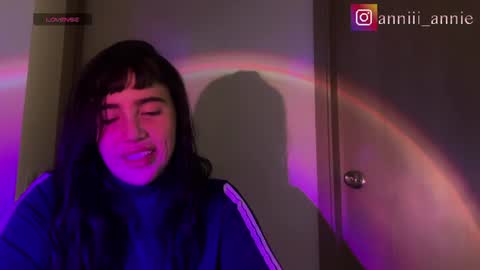 Snapshot of annie_snow_ chatting on 06-11-26, 12:32 JEANNE no olvides seguirme dont forget follow me uu online show from 06-11-26, 12:32