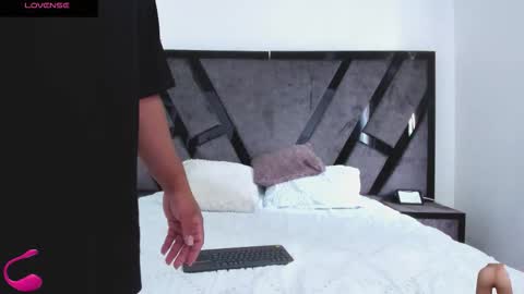 Annie and Stefan online show from 10-16-25, 01:45