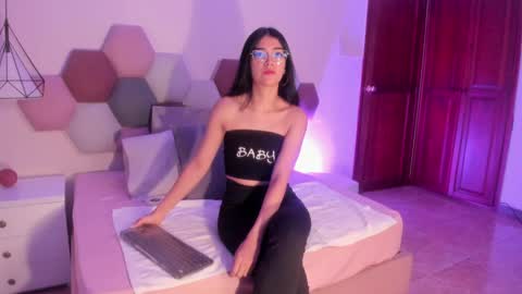 Annie Bluee online show from 06-08-26, 01:00