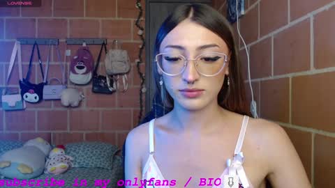 Snapshot of anniee_land chatting on 12-04-24, 02:37 Annie online show from 12-04-24, 02:37