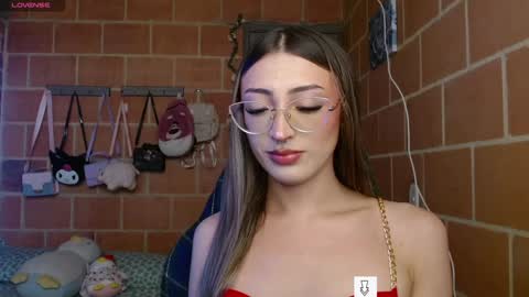 Snapshot of anniee_land chatting on 12-12-24, 12:44 Annie online show from 12-12-24, 12:44