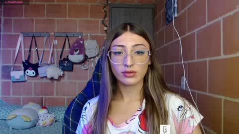 Snapshot of anniee_land chatting on 12-21-24, 04:03 Annie online show from 12-21-24, 04:03